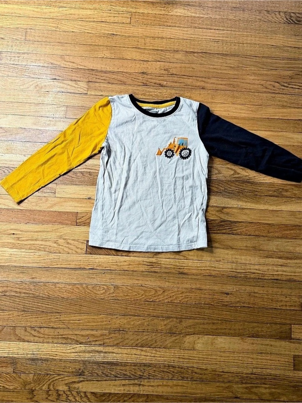 little kids Boys Long Sleeve Tractor Tee Size 6-7Y